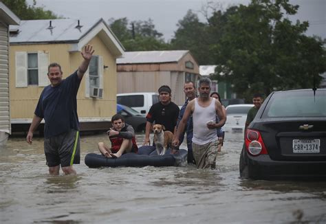 Photos: People (and pets) continue to evacuate from flood 