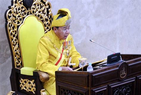 Sultan sharafuddin idris shah menziarahi makam ayahanda, almarhum sultan salahuddin abdul aziz shah di makam diraja. Perikatan Nasional bukan kerajaan pintu belakang