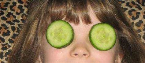 Eye serum with avocado and cucumber. What Does Putting Cucumbers on Your Eyes Do | EYExan.com
