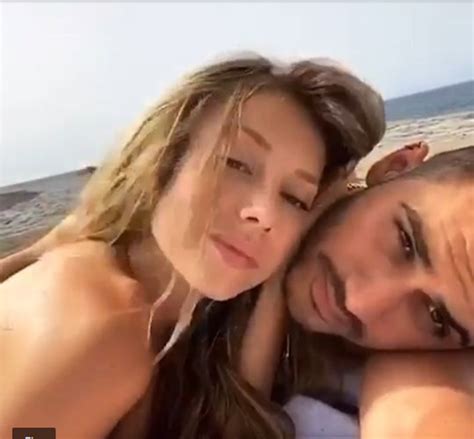 Me gusta, pero me asusta (2017). Alejandro Speitzer se pone romántico con Ester Expósito
