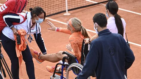 Kiki bertens on wednesday announced the 2021 season will be her last. Tennisster Kiki Bertens in rolstoel van de baan | RTL Nieuws