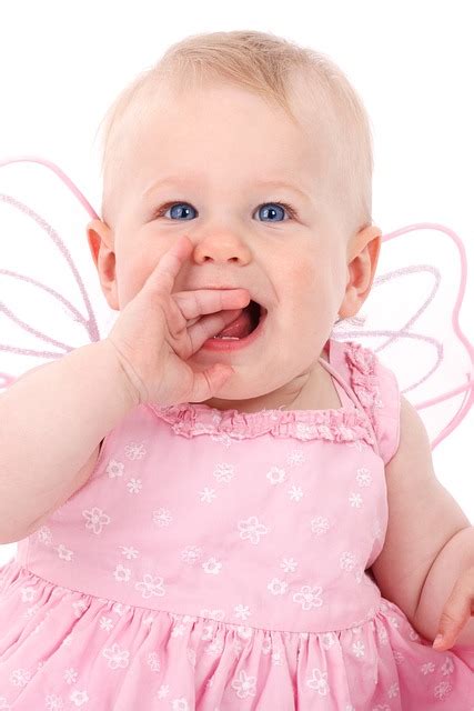 赤ちゃんの指しゃぶりの原因は？いつから始まるずっと続くの