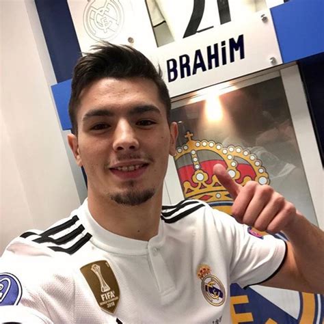 He is 20 years old from spain and playing for milan in the serie a tim. La première image de Brahim Diaz avec le @realmadrid