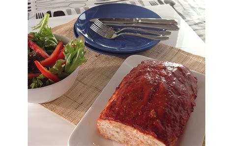 The glaze is made with unsweetened ketchup. Chicken meatloaf | Recipe in 2020 | Chicken meatloaf ...