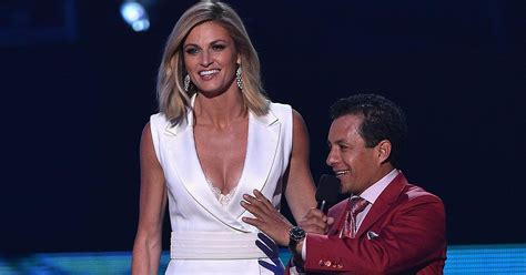 My mum thinks that cats are better (good) pets than dogs. Triple Crown jockey Espinoza overwhelmed by celebrity