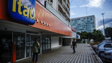 Find the perfect itau unibanco bank stock photos and editorial news pictures from getty images. JPMorgan, Barclays Join Itau in Slashing Brazil Growth Forecast - BNN Bloomberg