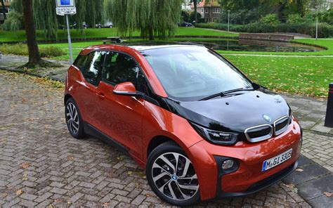 Trunk / boot capacity rear suspension : BMW i3 2015: L'ambition électrique bavaroise - Guide Auto