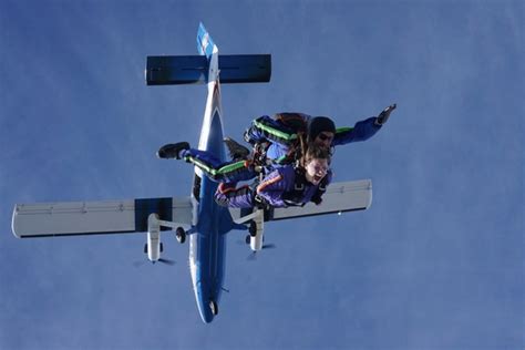 Tandem skydive from 13,500 feet : Skydiving West Virginia | WVU Skydiving | Skydive Orange