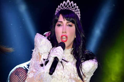 Popular singer,artist, digitalpr@pollproduction.com sahte yayında. Hande Yener nasıl tekrar zirveye oturur?