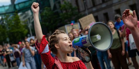 That angry feminist climate activist with fridays for future pflegerische hilfskraft auf covid intensiv. Fridays-for-Future-Sprecherin: Blanker Hass gegen ...