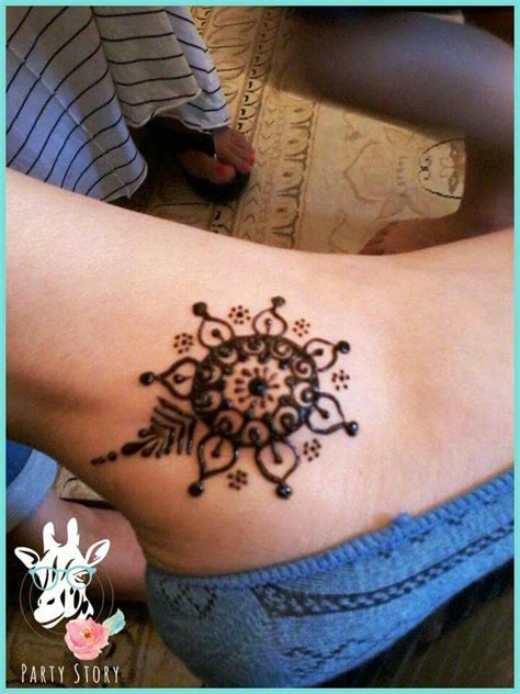 The next easy henna tattoo design may not be as common as the lotus flower or the crown chakra. Pin by h.m.m on henna (With images) | Henna designs ...