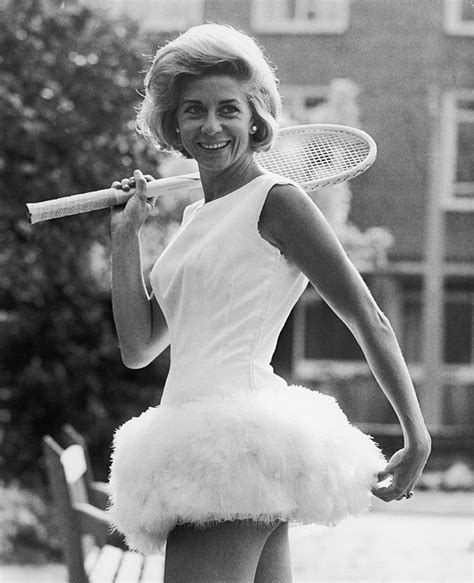 Lea pericoli (milano, 22 marzo 1935) è un'ex tennista, conduttrice televisiva, giornalista e scrittrice italiana. Tenniste ieri e oggi: così è cambiato lo stile da Lea ...