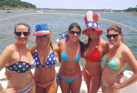 Party on the lake during the 4th of july weekend. austin party boat rentals 64 | Lake Travis Yacht Rentals