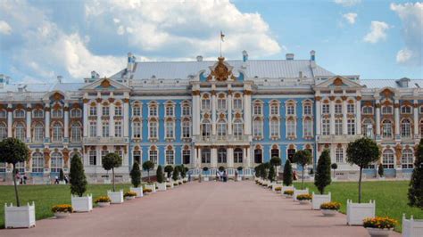 Petersburg gehört zu den bedeutendsten sehenswürdigkeiten russlands aus der zarenzeit. Katharinenpalast