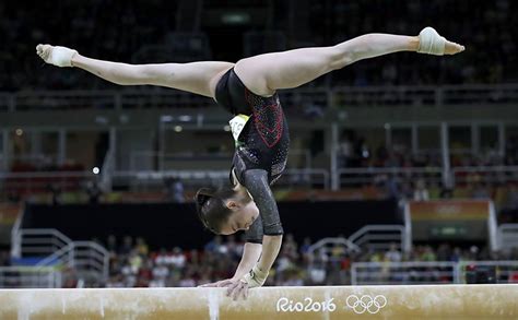 Artistic gymnastics is a discipline of gymnastics in which athletes perform short routines on different apparatuses, with less time for vaulting. Final da ginastica artistica feminina individual - 19/04 ...