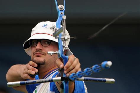 In this kind of archery you shoot at the target from a distance of 120 metres. Tiro con l'Arco Uomini Olimpiadi 2016: Italia terza dopo ...