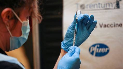 Esta vacuna, a diferencia de las otras, ocupa el virus inactivo para generar la inmunidad. Vacuna de Pfizer contra Covid-19 muestra eficacia en más del 95%, revela estudio realizado en ...