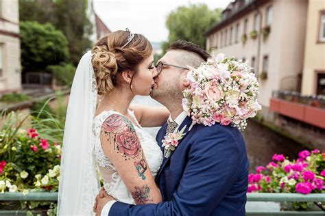 Wir sind sicher, dass unter unseren brautkleidern das kleid ihrer träume ist. Hochzeit am Schloss in Ettlingen - Stefanie Anderson ...