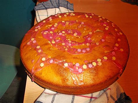 Step by step zeige ich dir, wie das ganz einfach geht! Heller saure Sahne - Kuchen von Tiniwini | Chefkoch.de