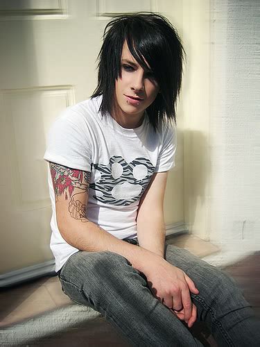 I love guys with long black hair. Emo Hair | Emo Hairstyles | Emo Haircuts: Fashion For Emo Guys