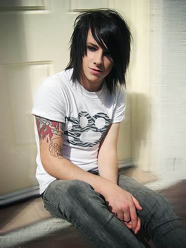 Messy waves longer at the front. Emo Hair | Emo Hairstyles | Emo Haircuts: Fashion For Emo Guys