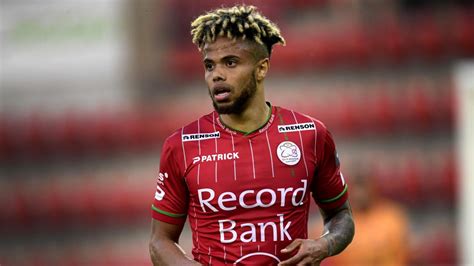 Latest on racing genk forward theo bongonda including news, stats, videos, highlights and more on espn. Théo Bongonda : Le Belgo-Congolais revient sur son retour à Zulte Waregem