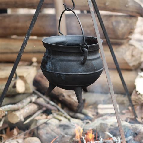 Maybe you would like to learn more about one of these? 5 Quart Cast Iron Pot (With images) | Cast iron pot, Cast ...