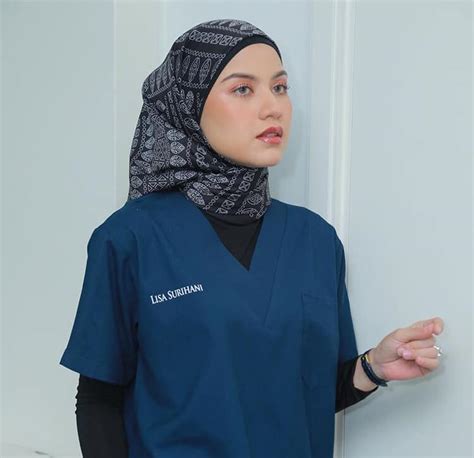 Alhamdulillah, allah swt sudah membuka pintu hati untuk berhijab dan doakan saya terus istiqamah, kata pelakon lisa surihani ketika mengulas perubahan dirinya yang sudah tampil berhijab ketika ini. Lipat Tudung Macam Tu Pun Cantik Je! Tiru 10 Gaya Lisa ...