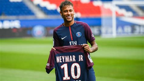 Neymar, do psg, em quarto, e philippe coutinho. Neymar, con salario superior a 3 millones de euros mensual