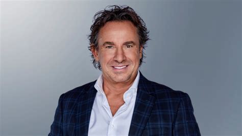 On this album all of marco borsato 's greatest hits since 1994's marco up until 2002's luid en duidelijk are collected. Zó reageert bekend Nederland op comeback Marco Borsato ...