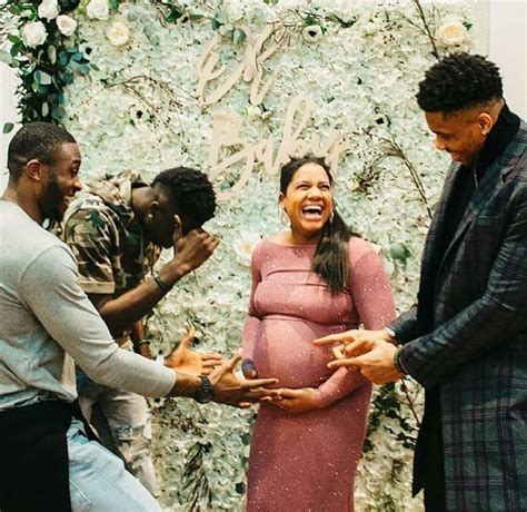 But off the court, he's also building up his own family alongside his lovely girlfriend mariah. O Γιάννης Αντετοκούνμπο έκανε baby shower εικόνες | Sigmalive Magazine