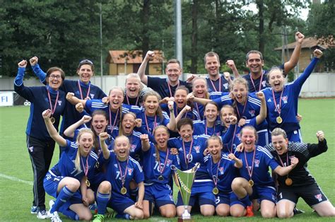 If use/save, like the post or credits on @menollis on twitter. Faroe Football: Seleção feminina vence a Copa Báltica 2016