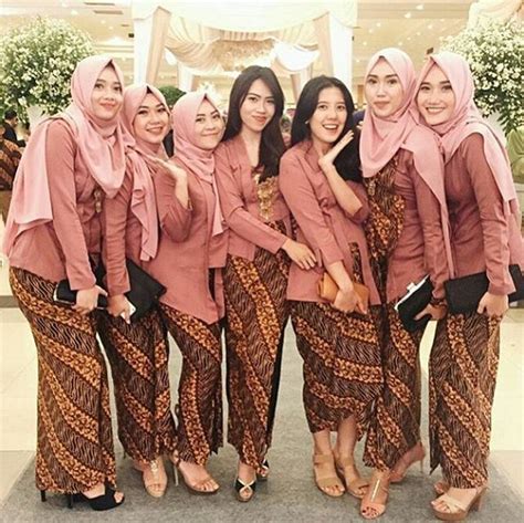 Maybe you would like to learn more about one of these? Model Kebaya Hijab Kutubaru Rok Batik Parang | Pakaian ...