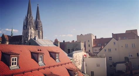 Die wohnung liegt in der ruhigen lage, 4 min. Gemütliches großes Zimmer über den Dächern der Altstadt ...