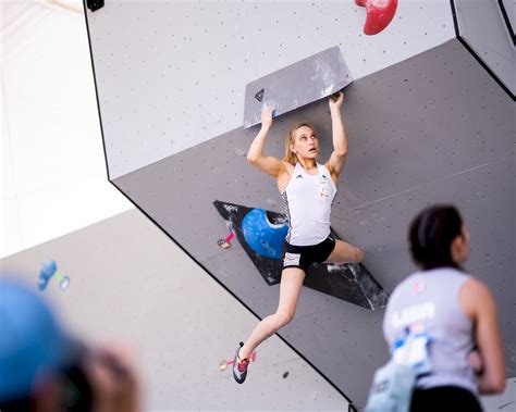 Janja garnbret, of slovenia, salutes after competing the lead portion of the women's sport climbing final at the 2020 summer olympics, friday, aug. Janja Garnbret gewinnt in Vail und schreibt ihr eigenes ...