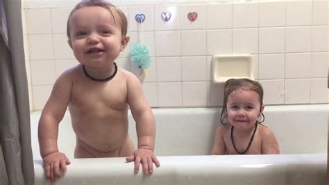 Summer infant& my bath seat. Bathtub babies | Anderson Family Antics - YouTube