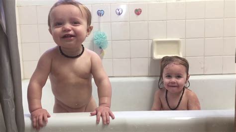 Best baby bathtubs of 2021. Bathtub babies | Anderson Family Antics - YouTube