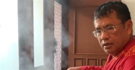 Dalam garis besarnya dalam proses persidangan pidana pada peradilan tingkat pertama di pengadilan negri untuk memeriksa perkara biasa terdiri dari empat tahap sebagai berikut Uniknya Hotman Paris Jemur Berkas Perkara di Atas Mobil ...