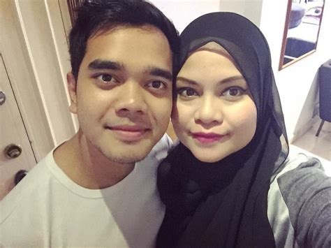 Pertama sekali kita bawakan ramadan skuad astro untuk tahun ini, kita ada alif satar, cik b dan elly mazlein! Selfie Mesra Alif Satar Dan Isteri | Azhan.co