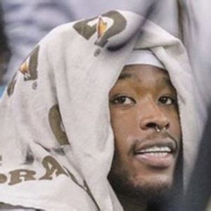 Kamara won 2017 offensive rookie of the year and made the pro bowl in additionally, robinson reported that kamara was seeking a deal that's closer in range to panthers running back christian mccaffrey, who signed a. Alvin Kamara - Bio, Family, Trivia | Famous Birthdays