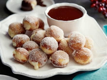 This holiday, step away from the candy canes and gingerbread men, and try a traditional christmas dessert that still has an avid following in the 21st century. Ina Hristmas Dessert : Ina Garten S 20 Best Christmas ...