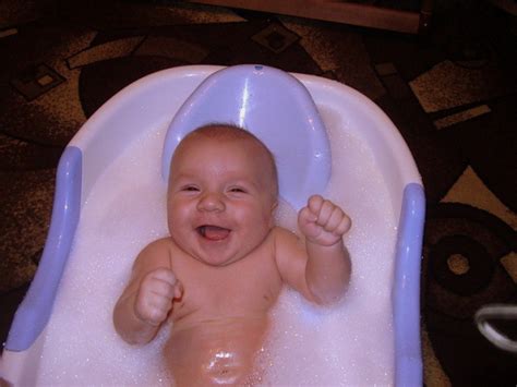 How to give a bath what is a bed bath? How to bath a baby in 3 months bathing the child before ...