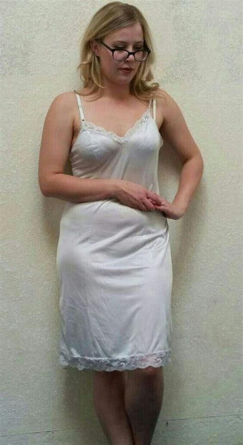 Old mature mom and teen daughter. Pin on Enaguas