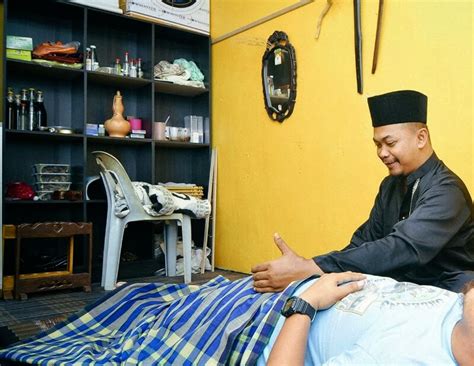 Tetapi rawatan yang dijalankan adalah secara menyeluruh dan berbentuk jangkamasa panjang. WAK MAT PAKAR URUT / OTER SENJATA LELAKI BESI AMPUH | WAK ...