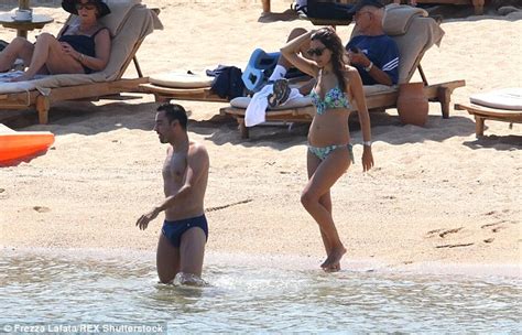 Ze is geboren in sant quirze del valles een dorpje vlakbij barcelona. Sergio Busquets and Xavi holiday together in Sardinia with ...