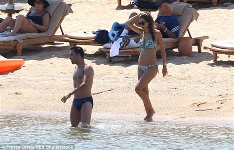 El fruto de nuestro amor. Sergio Busquets and Xavi holiday together in Sardinia with ...