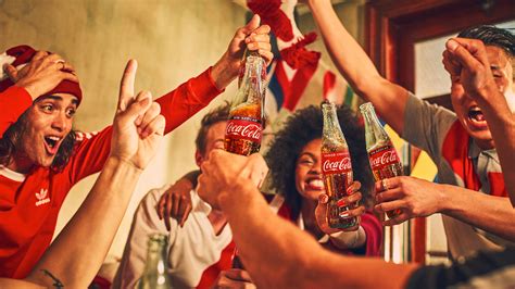 Ca‏подлинная учетная запись @cocacolaco_ca 5 июн. HISTORIA DE LA COCA COLA, todo sobre la bebida y más