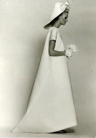 And we've facilitated over 40,000 wedding sales. Dress of the Day: Cristóbal Balenciaga wedding dress ...