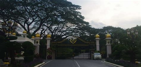 This happened in the 1740's. Welcome to my pleasuredome: Istana Iskandariah, Kuala Kangsar