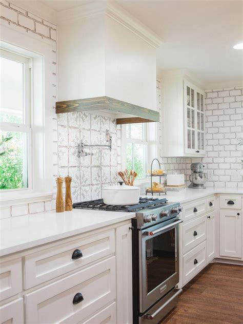 We've got all the details on that, plus their other homes and chip and joanna gaines, the hgtv couple starring in fixer upper, are so endearing that the nation fell in love with their ability to flip a home. Photos | HGTV's Fixer Upper With Chip and Joanna Gaines ...